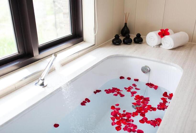 Montgomerie Links Hotel & Villas