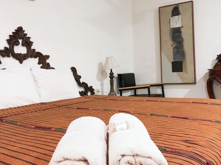 Siesta Fiesta Hotel & Hostel