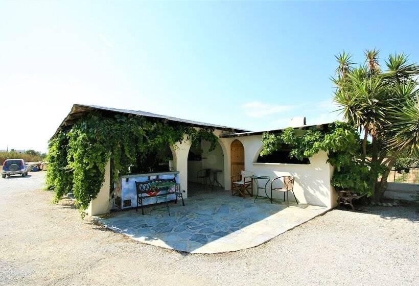 Studios Vrettos Beachfront