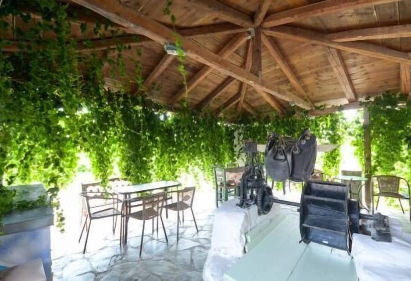 Studios Vrettos Beachfront