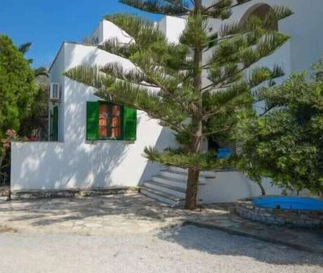 Studios Vrettos Beachfront