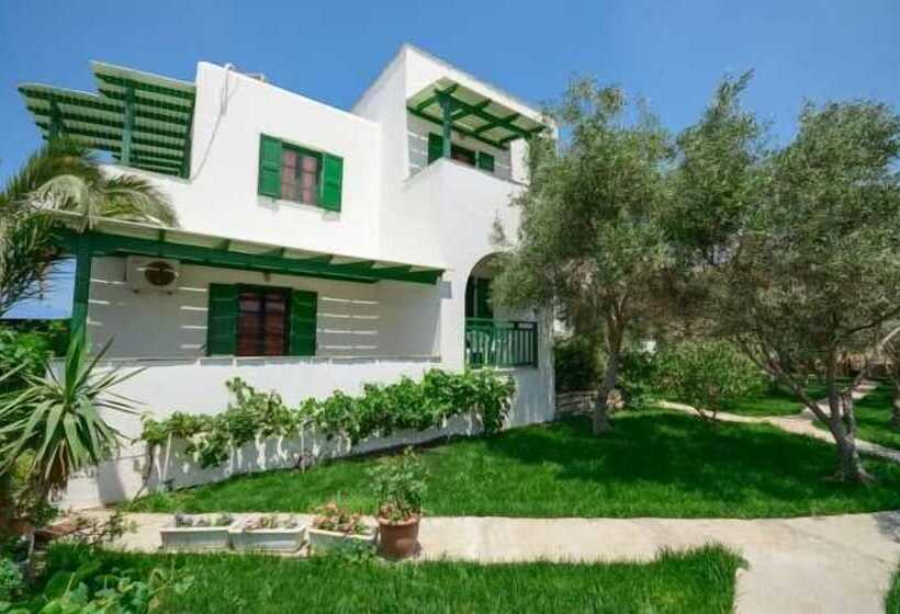 Studios Vrettos Beachfront