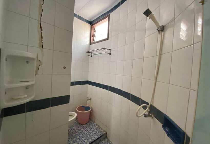 בית מלון כפרי Bulusaraung Homestay Makassar