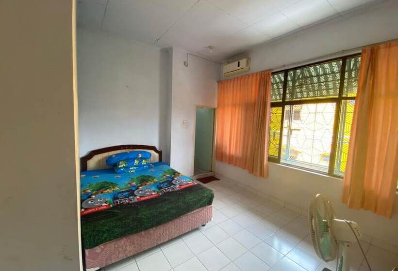 בית מלון כפרי Bulusaraung Homestay Makassar