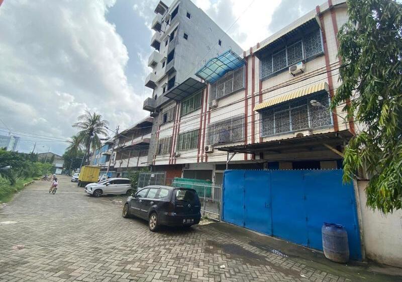 בית מלון כפרי Bulusaraung Homestay Makassar