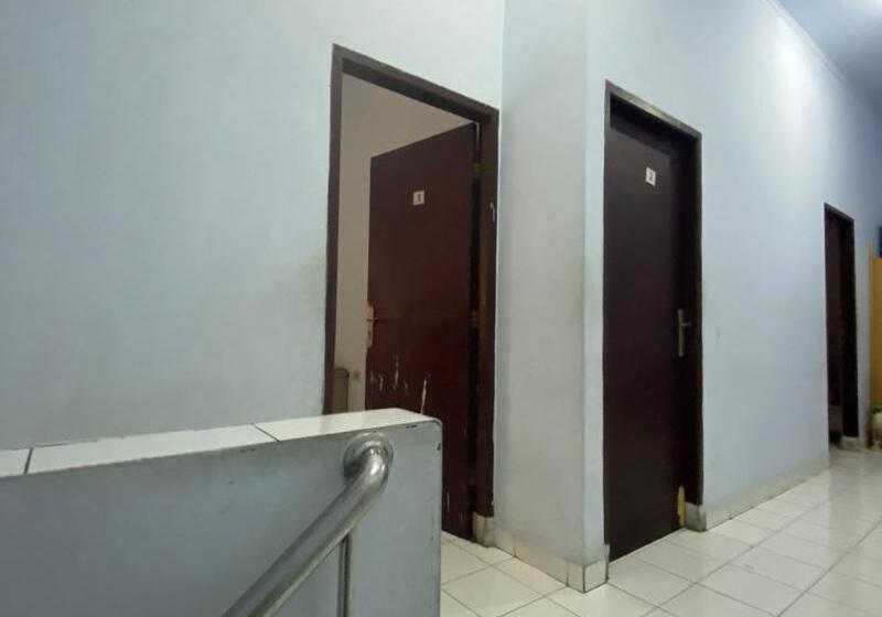 בית מלון כפרי Bulusaraung Homestay Makassar