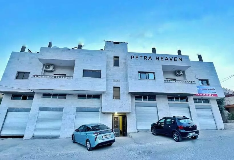 ペンション Petra Heaven