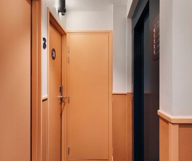 Edgar Suites Montmartre   Paul Albert