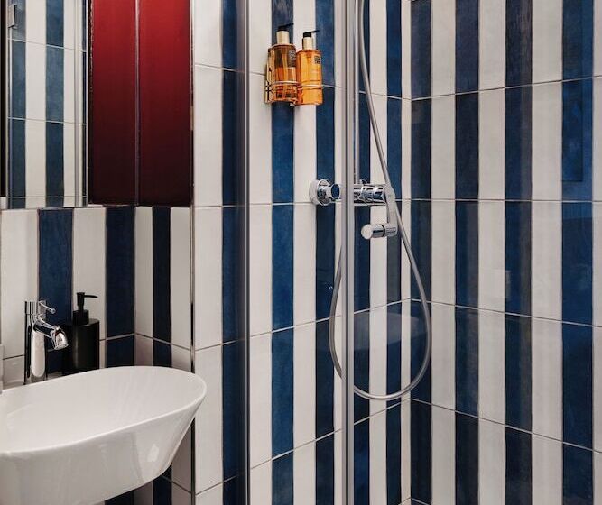 Edgar Suites Montmartre   Paul Albert