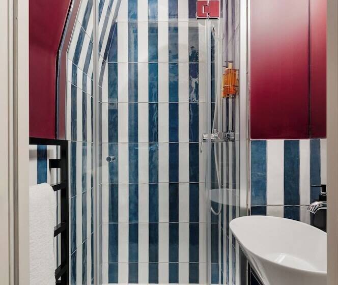 Edgar Suites Montmartre   Paul Albert