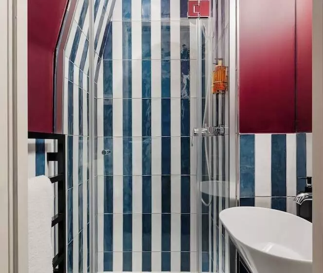 Edgar Suites Montmartre   Paul Albert
