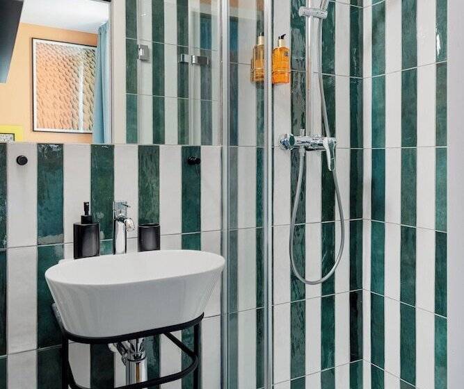 Edgar Suites Montmartre   Paul Albert