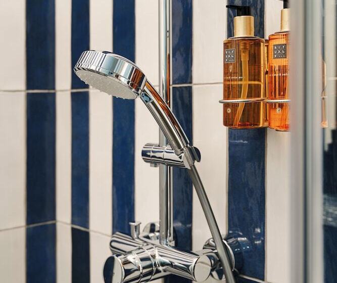 Edgar Suites Montmartre   Paul Albert