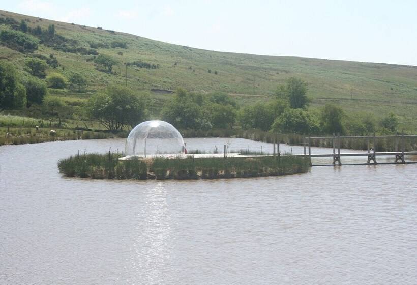 Отель The Rose 37ft Lakeside Yacht With Hot Tub