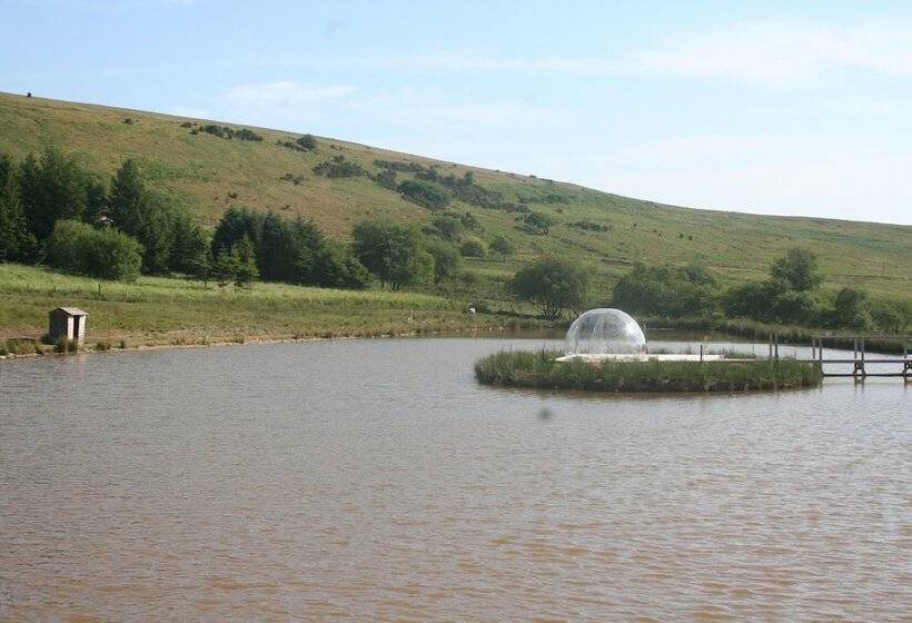 Отель The Rose 37ft Lakeside Yacht With Hot Tub