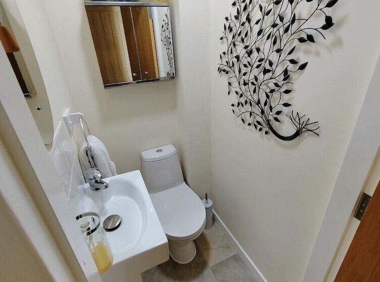 펜션 Castle View Guest House