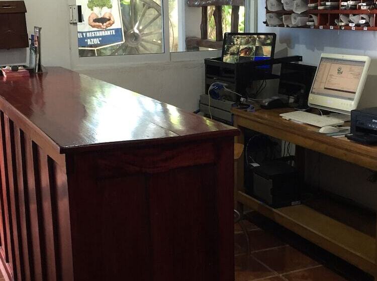 Azul Hotel & Restaurante