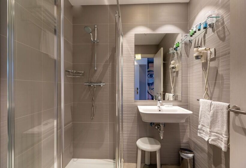 هتل Colectia Urumea