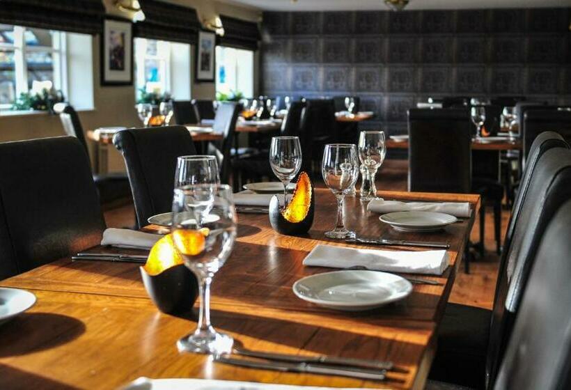 פונדק The Wyvill Arms