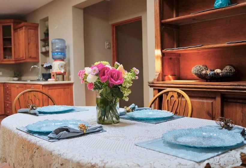 בית מלון כפרי Tadeo Inn Bed & Breakfast