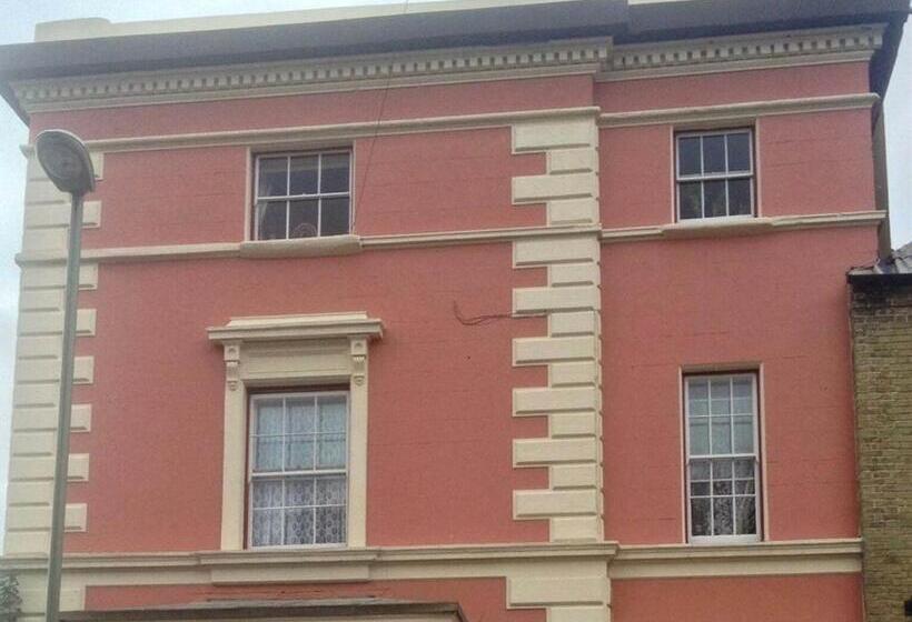 פנסיון Spring Garden Guest House