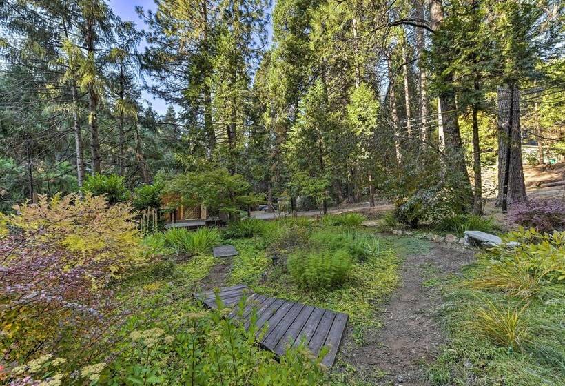 Near Vineyards: Cabin W/ Hot Tub In Pollock Pines!