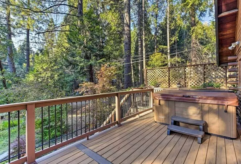 Near Vineyards: Cabin W/ Hot Tub In Pollock Pines!