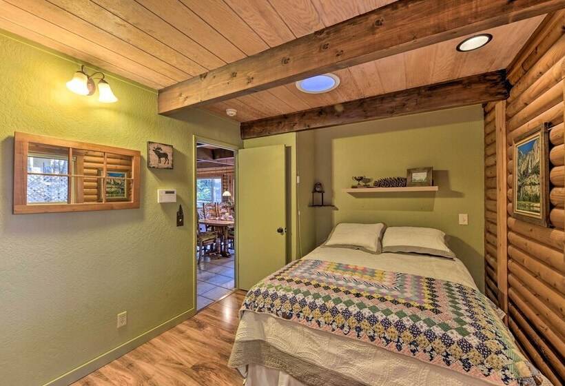 Near Vineyards: Cabin W/ Hot Tub In Pollock Pines!