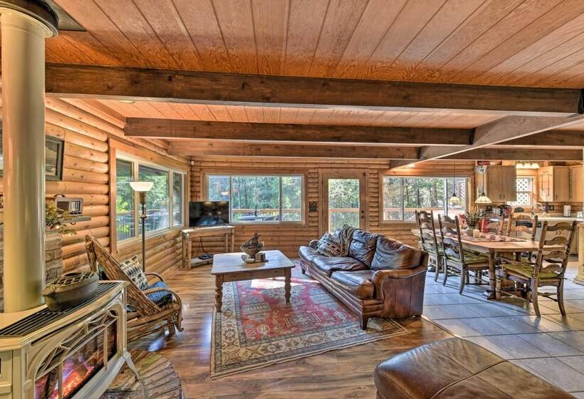 Near Vineyards: Cabin W/ Hot Tub In Pollock Pines!