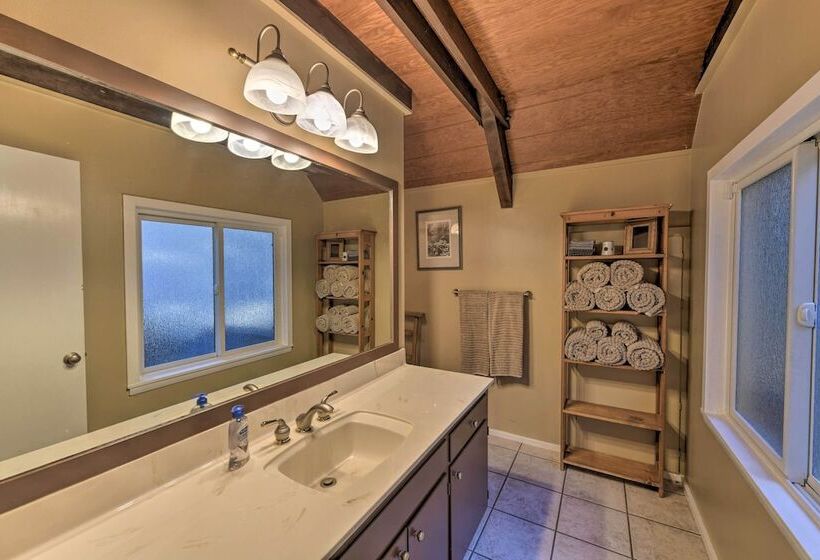 Near Vineyards: Cabin W/ Hot Tub In Pollock Pines!