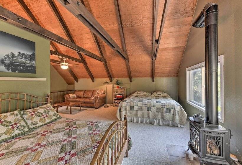 Near Vineyards: Cabin W/ Hot Tub In Pollock Pines!