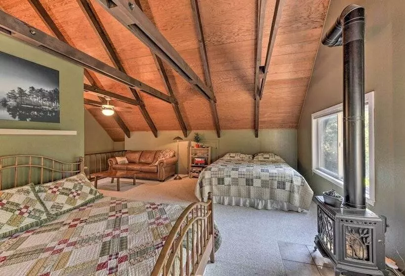 Near Vineyards: Cabin W/ Hot Tub In Pollock Pines!