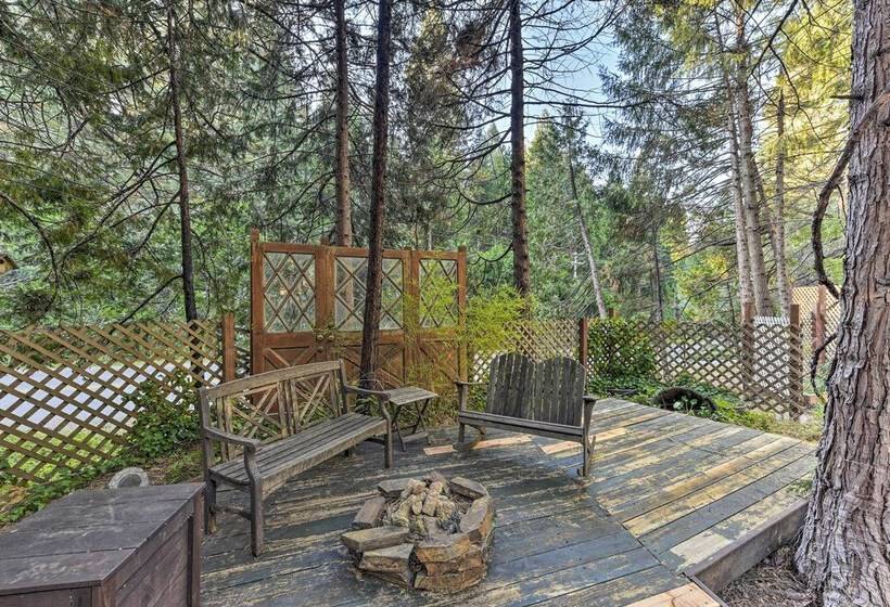 Near Vineyards: Cabin W/ Hot Tub In Pollock Pines!