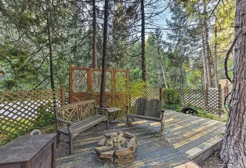 Near Vineyards: Cabin W/ Hot Tub In Pollock Pines!