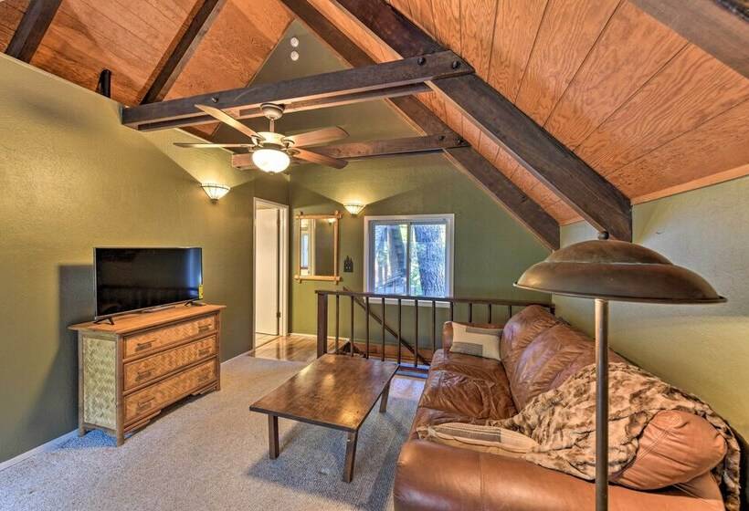 Near Vineyards: Cabin W/ Hot Tub In Pollock Pines!