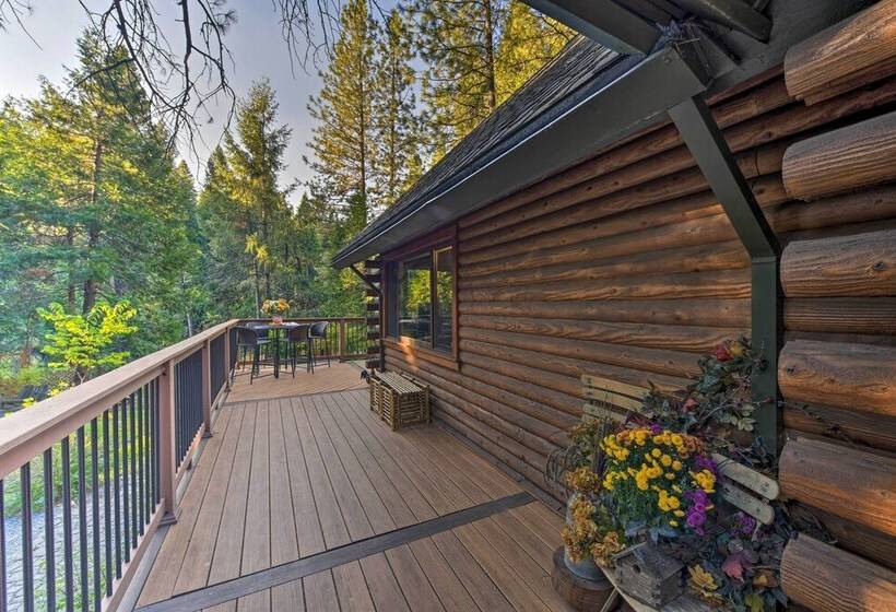 Near Vineyards: Cabin W/ Hot Tub In Pollock Pines!