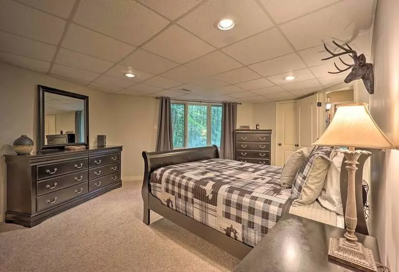 2 Decks, Mountain View: Beech Mountain Cabin!