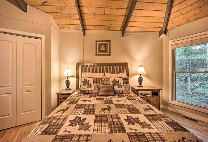 2 Decks, Mountain View: Beech Mountain Cabin!