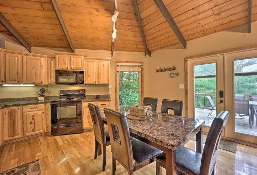 2 Decks, Mountain View: Beech Mountain Cabin!