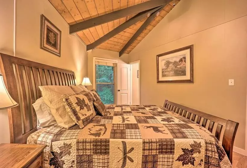 2 Decks, Mountain View: Beech Mountain Cabin!