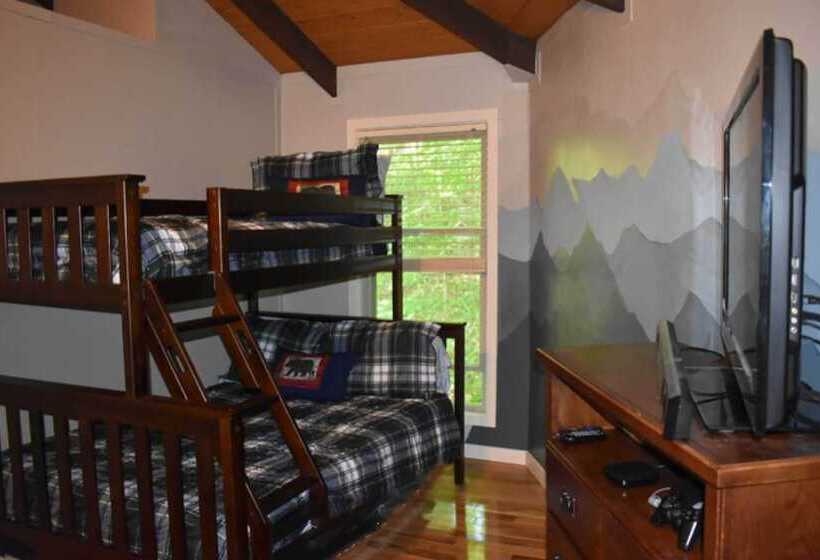 2 Decks, Mountain View: Beech Mountain Cabin!