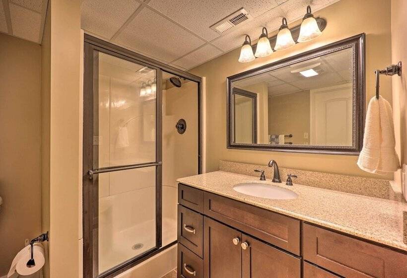 2 Decks, Mountain View: Beech Mountain Cabin!