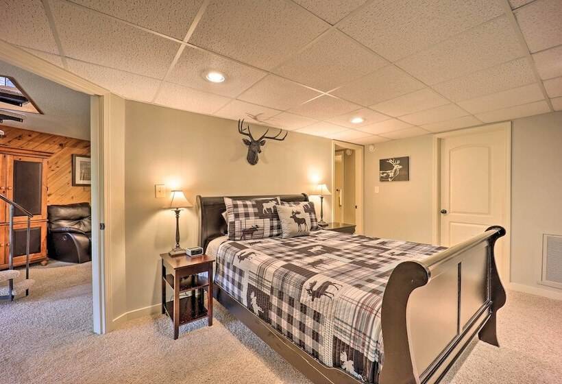 2 Decks, Mountain View: Beech Mountain Cabin!