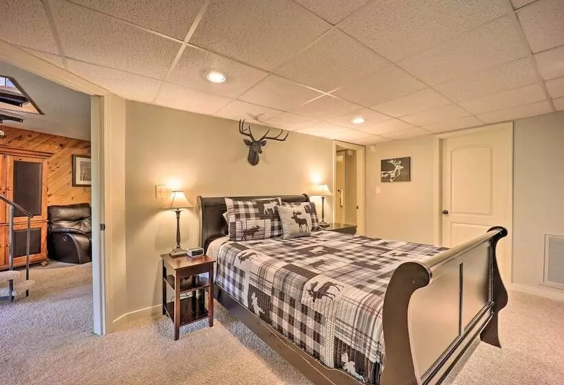 2 Decks, Mountain View: Beech Mountain Cabin!