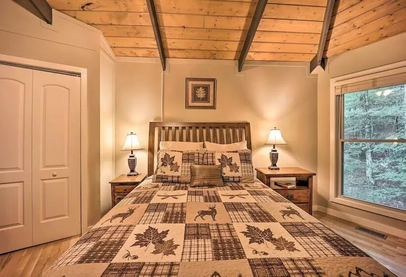 2 Decks, Mountain View: Beech Mountain Cabin!