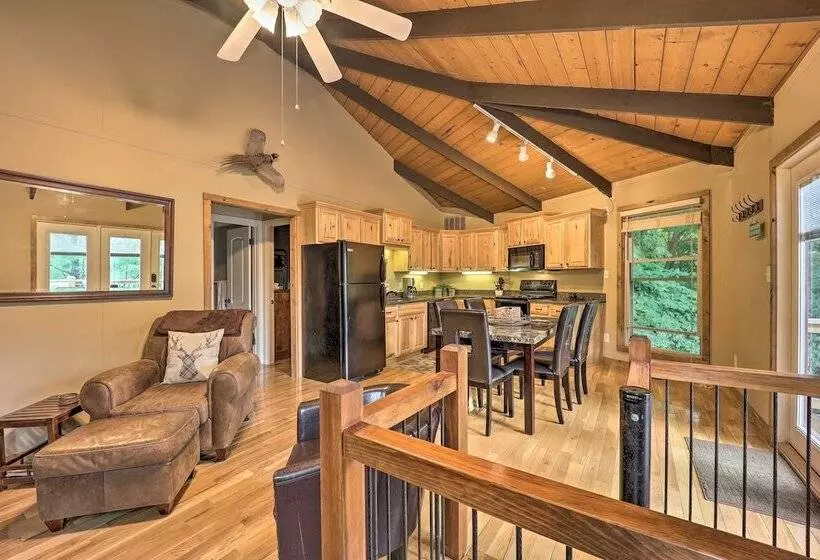 2 Decks, Mountain View: Beech Mountain Cabin!