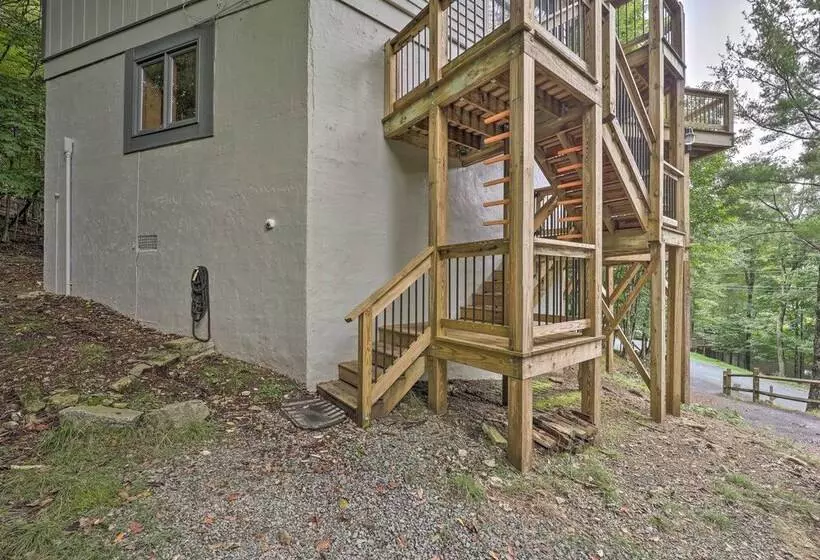 2 Decks, Mountain View: Beech Mountain Cabin!