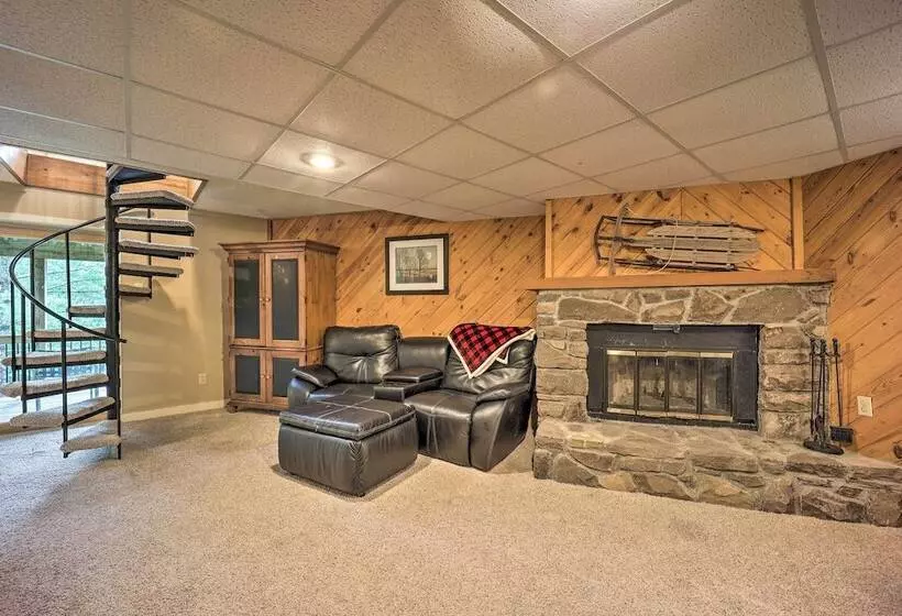 2 Decks, Mountain View: Beech Mountain Cabin!