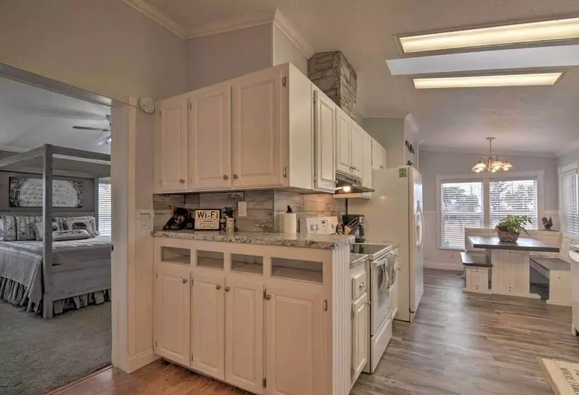 Bright & Beautiful Home, Explore Nat L Parks!