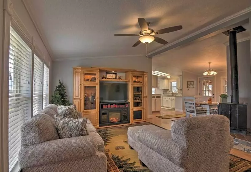 Bright & Beautiful Home, Explore Nat L Parks!